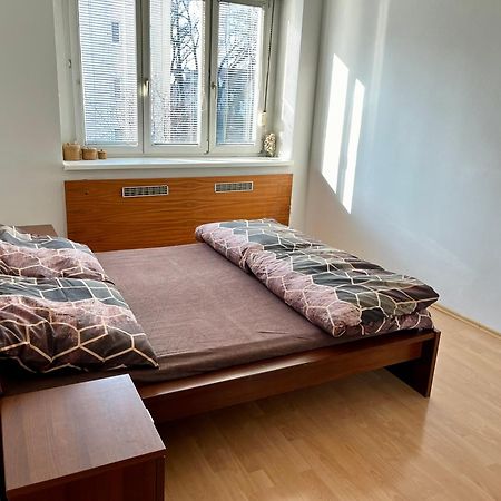 Victory Apartment Братислава Экстерьер фото