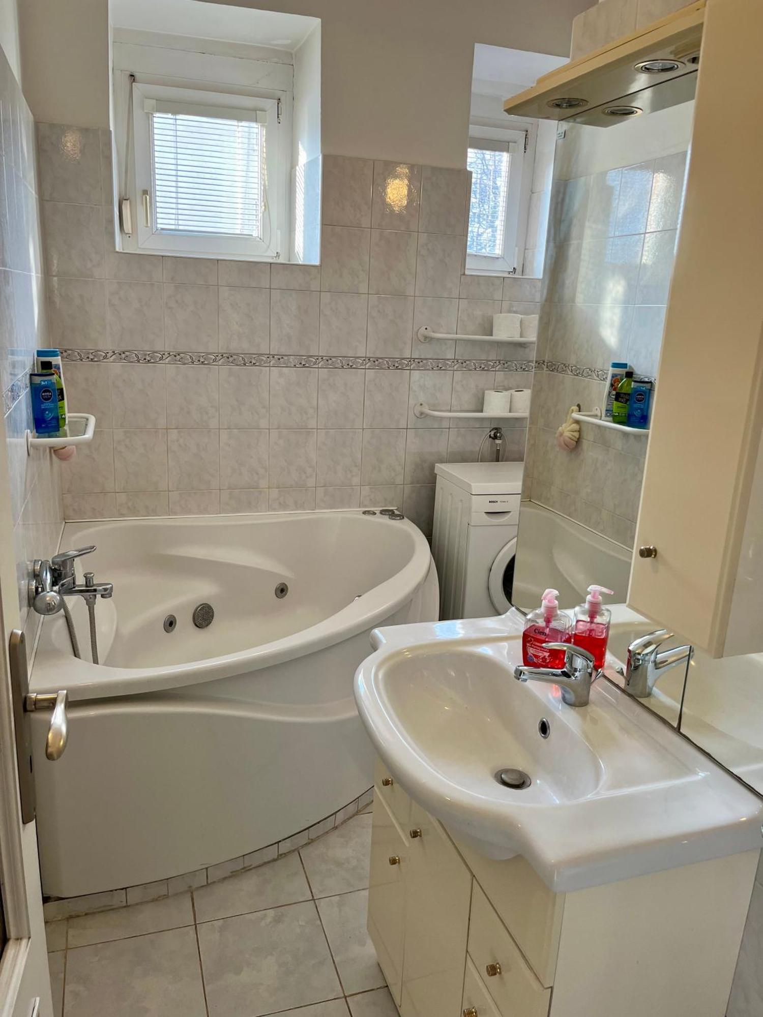 Victory Apartment Братислава Экстерьер фото
